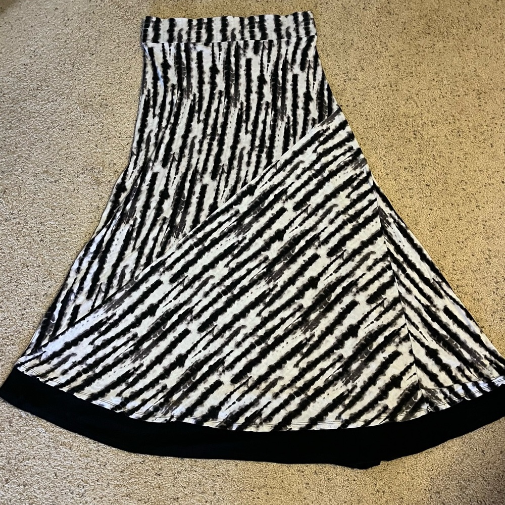 LOGO by Lori Goldstein Maxi Skirt!! Size M